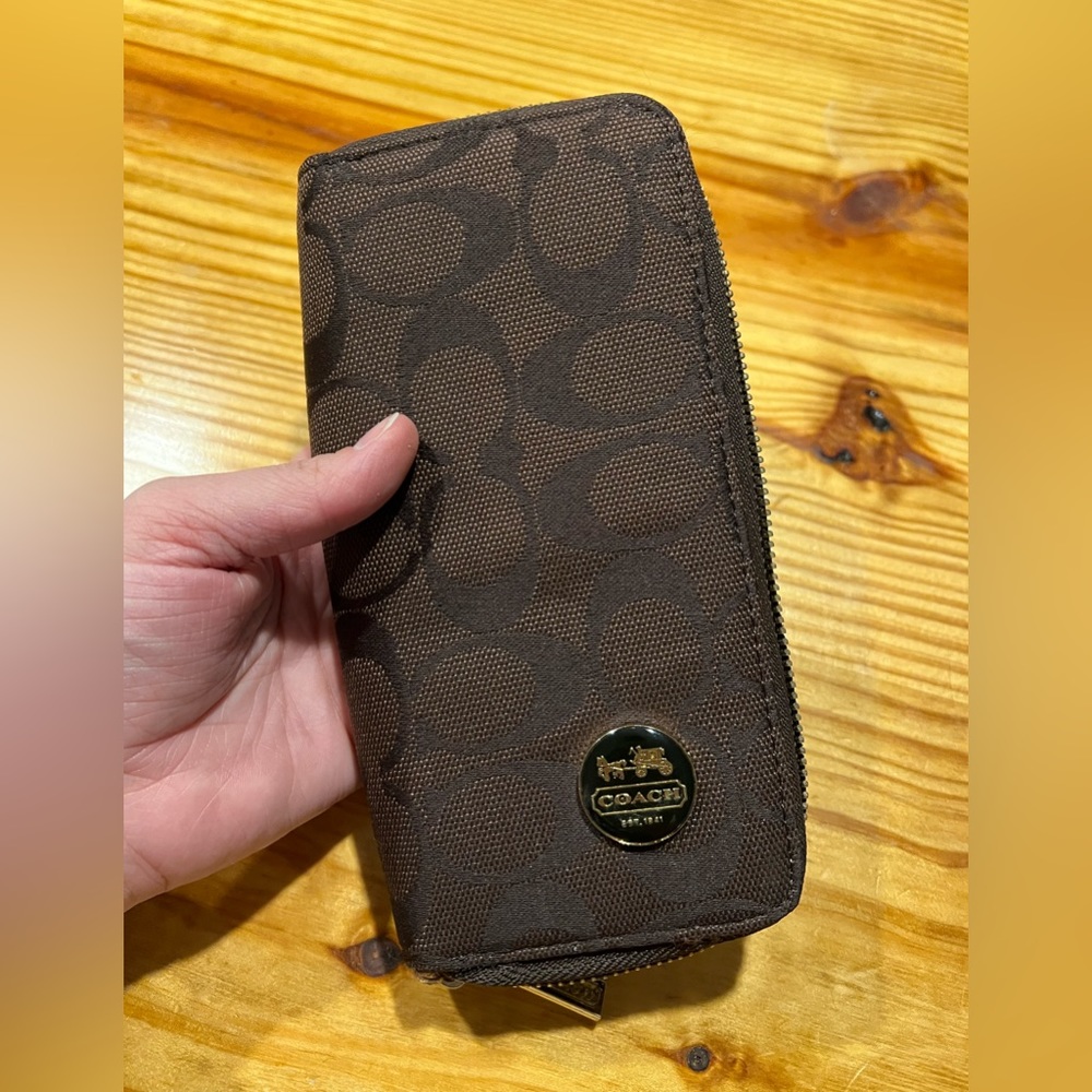 COACH double zipper wallet in signature canvas